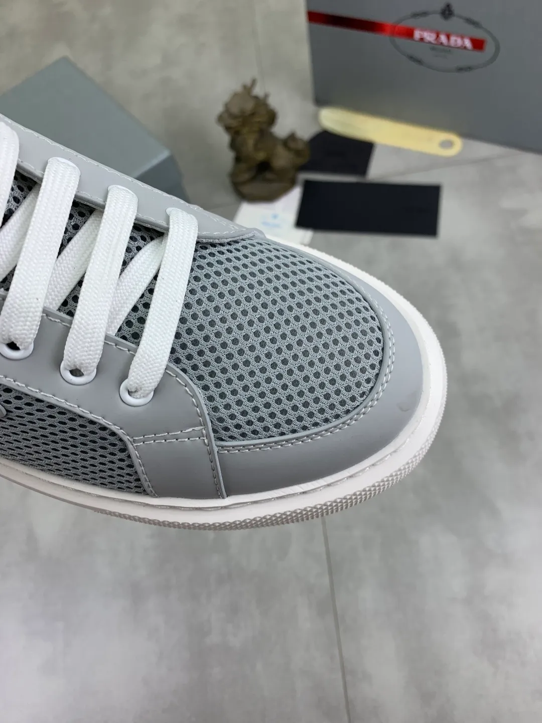 Men's shoes 💰P580💰 [New style] High version official website popular models are on the market, 🆘 Trendy brand (Prada) mainly promotes popular models, avant-garde and versatile fashion men's shoes private version mold opening, cowhide surface splicing 1:1.. Fashionable and simple, original imported cowhide lining cowhide feet; the atmosphere and personality are more fashionable, eye-catching and pursuing class. It will subvert the old idea and be a must-have for fashion trendsetters with you! Must keep it for yourself! Tall and comfortable, large and low, high-end quality workmanship. Size: 38-44 6️⃣colors available.